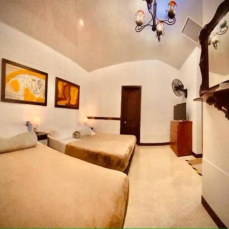 Hospedaje Camino Real A 150 Mts Del Centro サレント エクステリア 写真