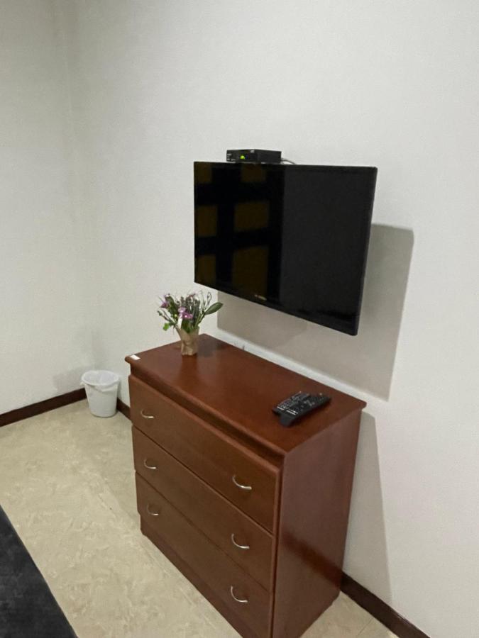 Hospedaje Camino Real A 150 Mts Del Centro サレント エクステリア 写真